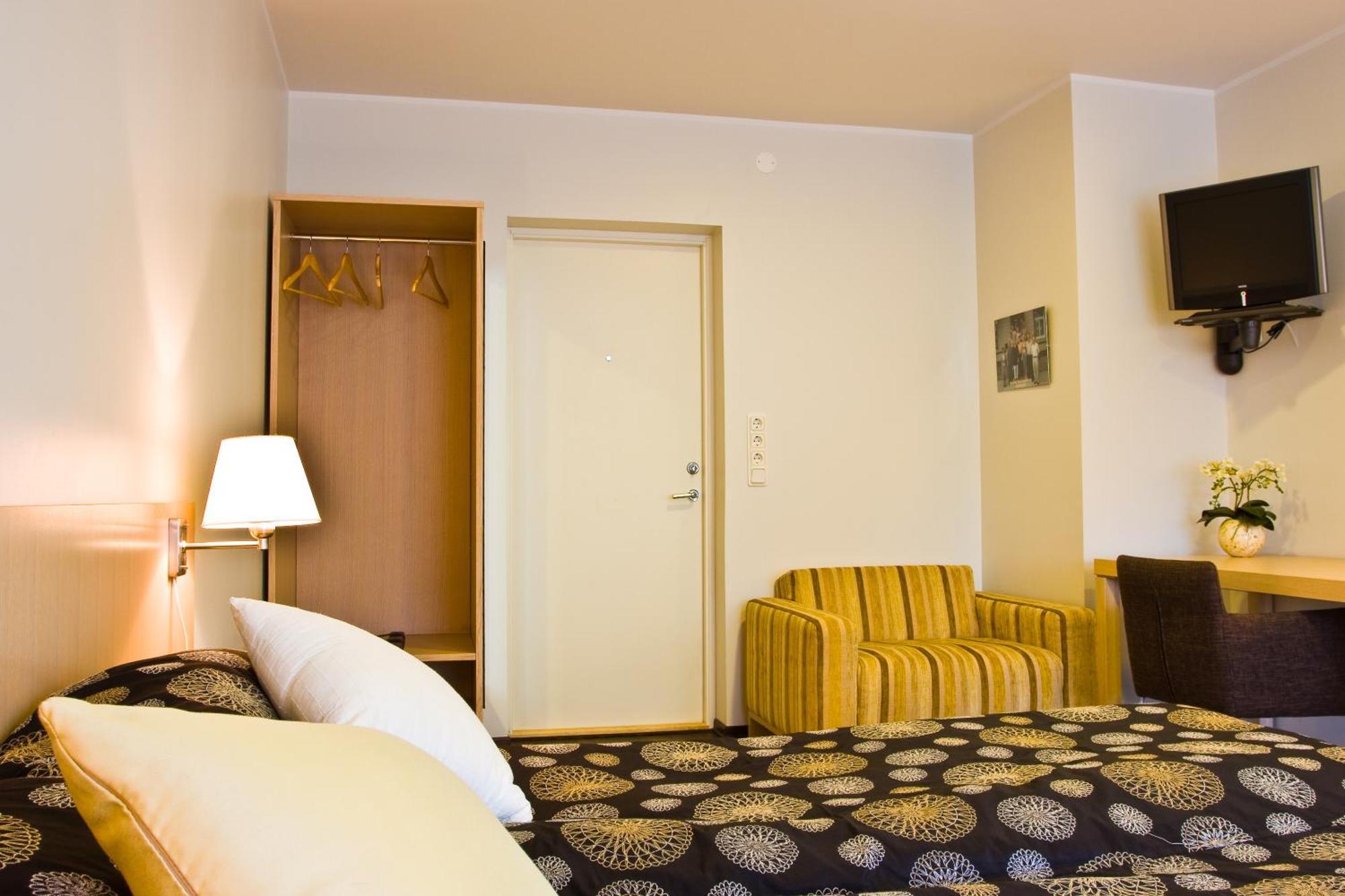 Art Hotell Раквере Екстериор снимка