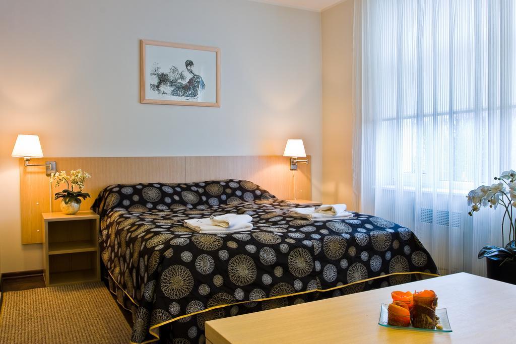 Art Hotell Раквере Екстериор снимка